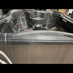Refurbished 6 Person Dr Wellness Tub