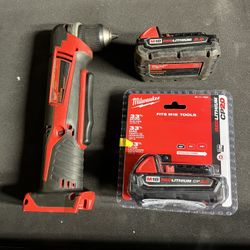 Milwaukee Right Angle Drill And Batteries 
