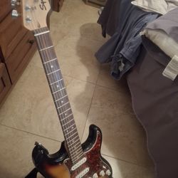 Squire Strat, W/ Mustang LT25 amp, Guitar Stand and carry case (Full Kit)