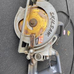 Skilsaw HD77 15 Amp 8 1/4 Inch Circular Saw