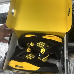 Jordan 4s Black And Yellow