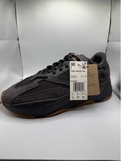 Yeezy 700 size 8