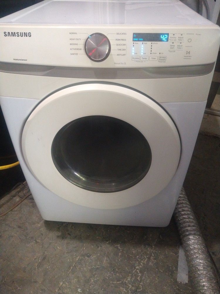 Gas Dryer Touch Screen. Works Great. Refurbished So All Works. 27 wide Can Deliver Install And Haul Hablo Español.