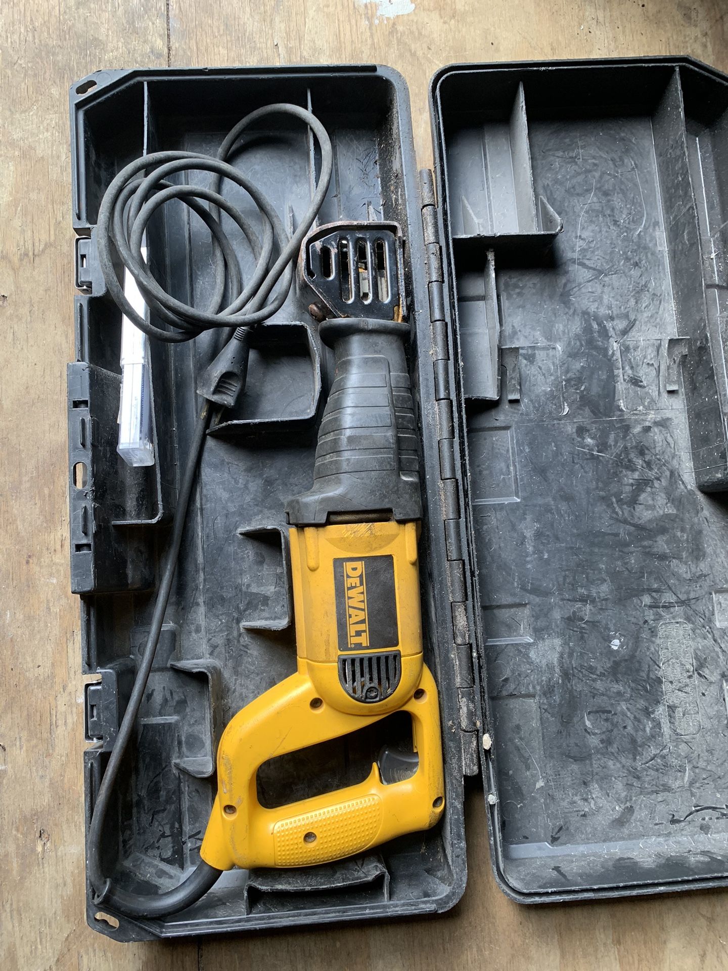 Dewalt saw Electric Working Good