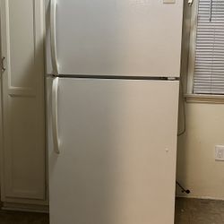 FRIDGIDAIRE Full Size Refrigerator