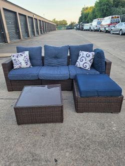 LUXURY 6 PIECES WICKER PATIO SECTIONAL  SET- NAVY CUSHIONS CHAISE ,COFFEE TABLE delivery option