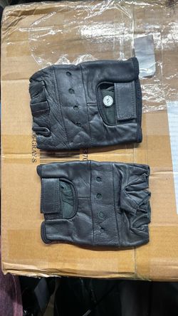Fingerless riding gloves