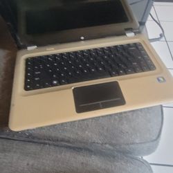 Computadora  Hp En Buenas Condiciones Travajando Bien Windows 7 Con Su Cargador  Trae Para Blue Ray Viene Con El Idioma Chino En LA Pantalla 