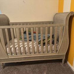 Pottery barn Sleigh Crib And Matching Dresser/changing Table