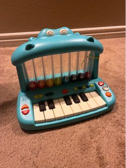 B toy piano hippo