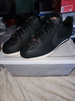 Nike Women's Classic Cortez Leather (Black/Metallic Red Bronze) sz 8.5