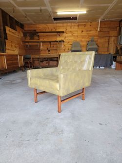 Mid Century Modern Lounge Chair