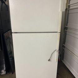 GE Refrigerator (white) 20.6 Cubic Ft