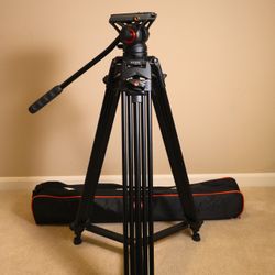 COMAN Tripod with Quick Release Plate and 360° Fluid Head