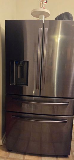 French Door Refrigerator with Ice and Water Dispenser