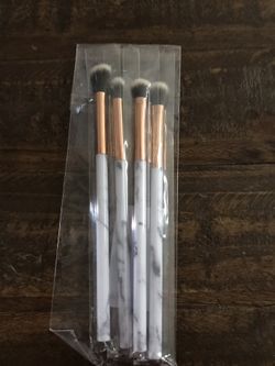 NIB makeup brushes