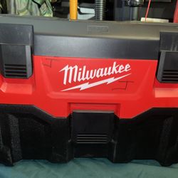 Milwaukee M18 2 Gal. Lithium Ion Cordless Wet/Dry Vacc 