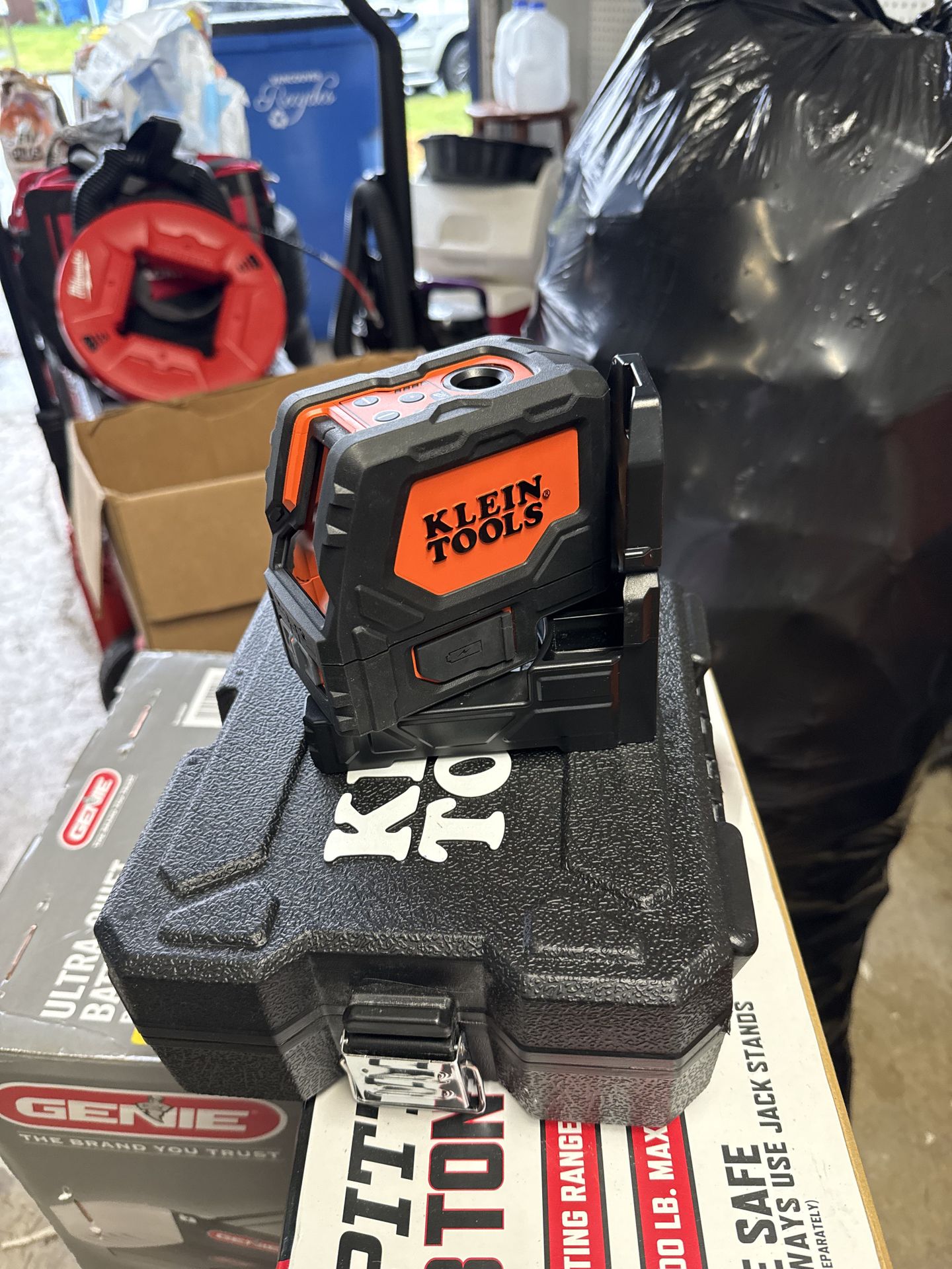 Level laser