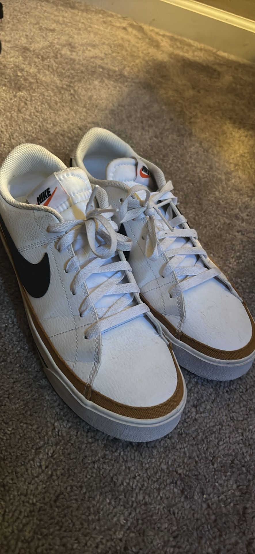 Men’s 9.5 Nike Shoes