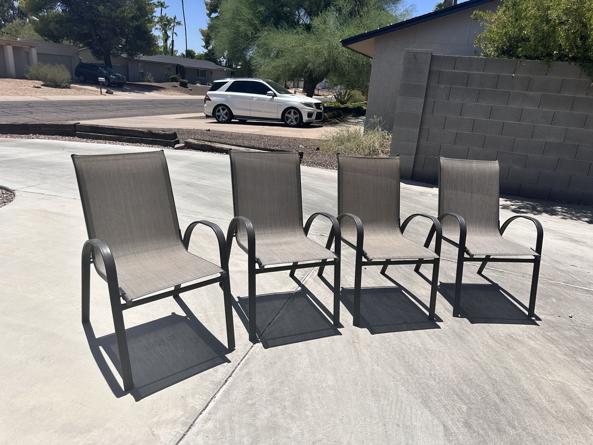 4 Paatio chairs With Cushions