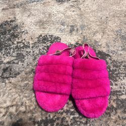 UGG PINK FLUFFY SLIDES 