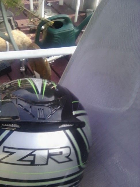 Zr