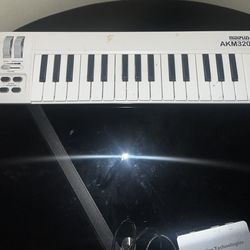 Akm320 Midi Keyboard Used 