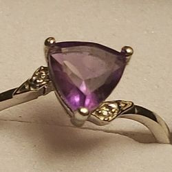 10kt white gold .35 trillion cut amethyst gemstone with 2 white 💎diamond accents ring size 7