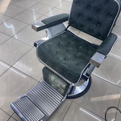 Barber chair GREAT Condition