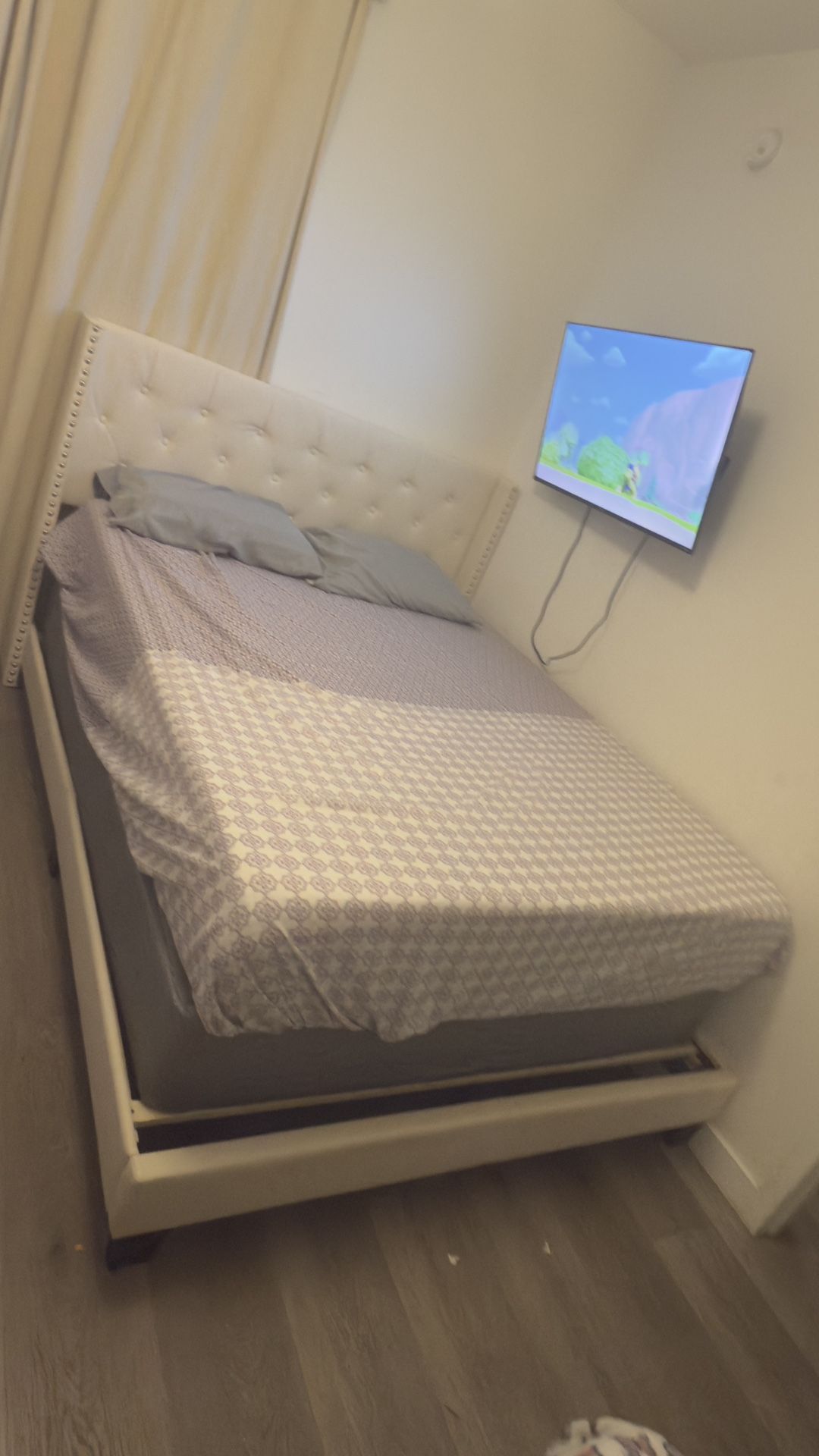 Queen Size And Full Size Bed