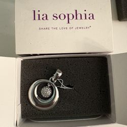 Lia Sophia Pendant (Magnified)