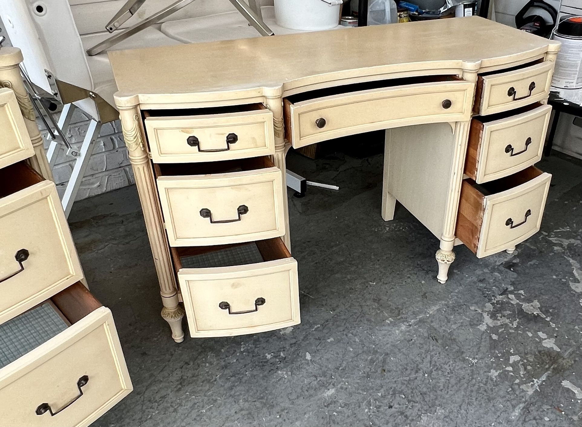 Solid Wood Set Of Chest Of Drawers And Vanity/Desk! Measurements In