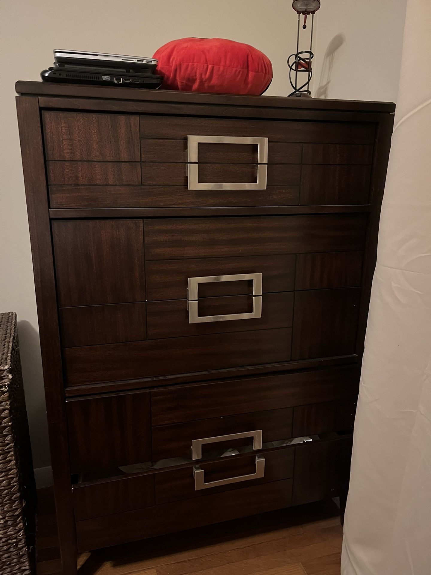 5-Drawer Dresser (Like New)