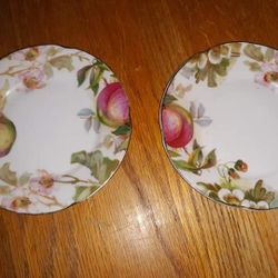 Set Of 2 Vintage Collectible Saucers