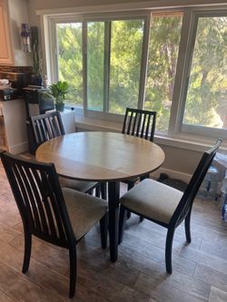 Blake 5 piece extendable dinning table set