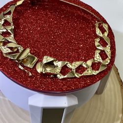 24.3 Gramos (solid gold)!!