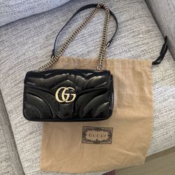Gucci Black Patent GG Marmont Shoulder Bag with Gold Hardware