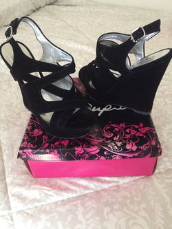 Black wedges size 71/2