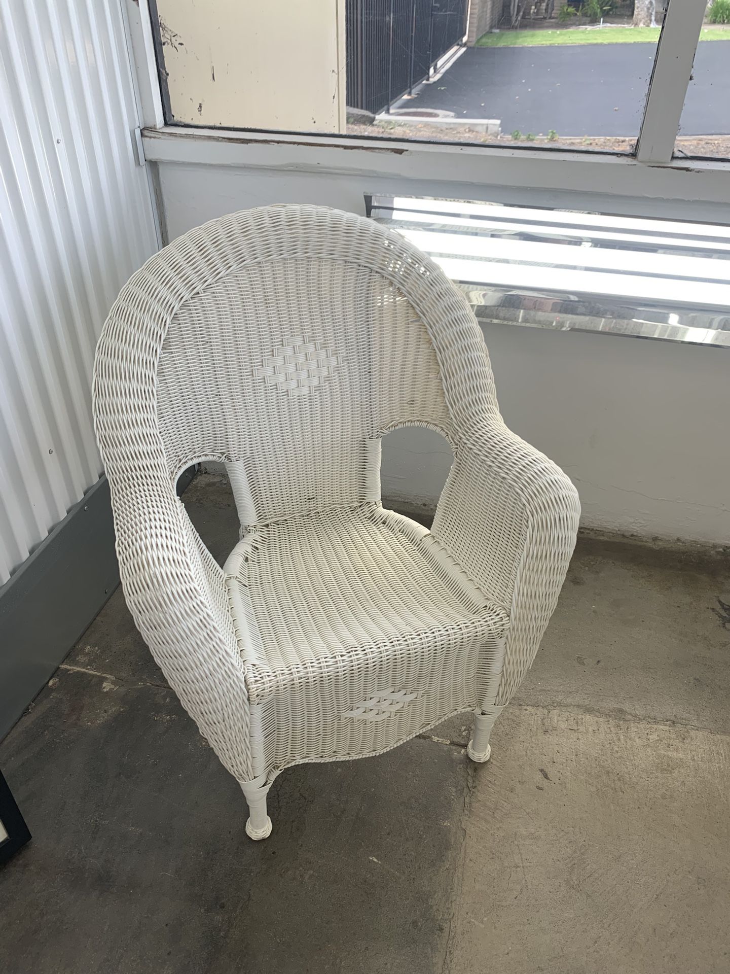 Chair/white chair/white wicker chair/resin wicker chair/indoor chair