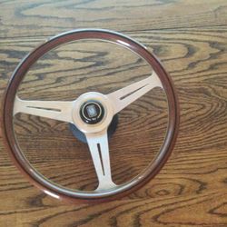 BMW 316 318 320 323 I NARDI STEERING WHEEL AND NEW HUB 323I 320I 318I 316I IN GREAT CONDITION 