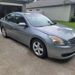 Nissan Altima 3.5L $2,500 or best offer 