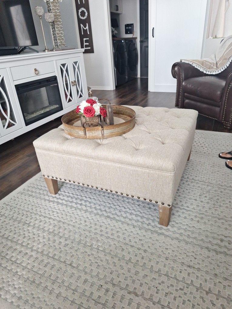 Lindsey 35.5" Wide Tufted Square Cocktail Ottoman
By
510 Design
4.8
Rated 4.8 out of 5 stars.
2014 Reviews
Lindsey 35.5" Wide Tufted Square Cockt