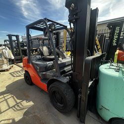 Toyota Forklift Model 8, 6,600 Lbs, 3 Stage
