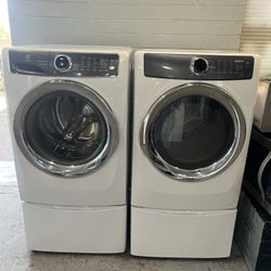 ELECTROLUX WASHER & ELECTRIC DRYER SET WITH PEDESTALS! 