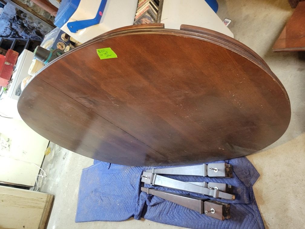Nichols and Stone Cherry Wood Dining Table Oval With 2 Leaf