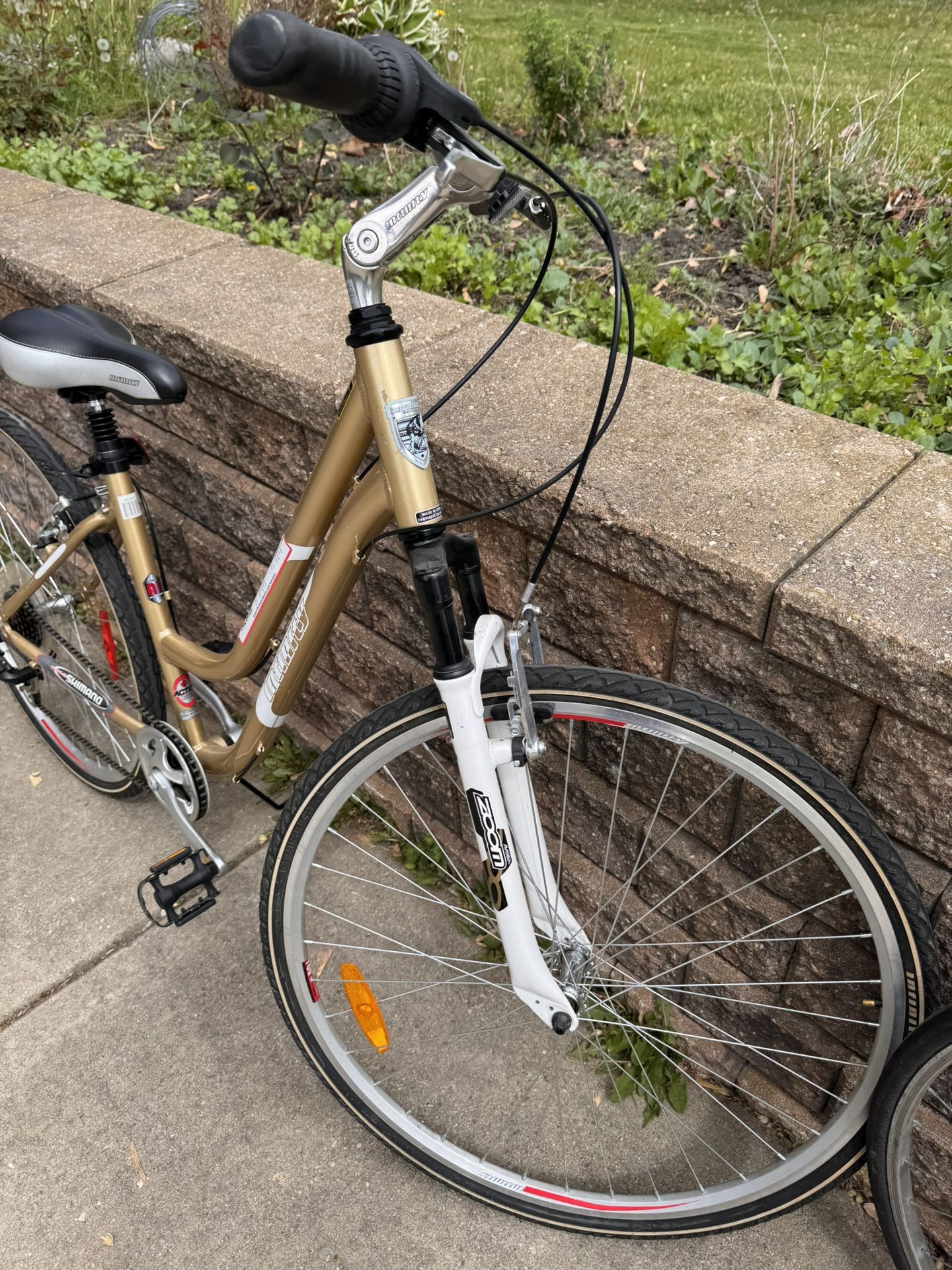 Infinity Women’s Hybrid Bike
