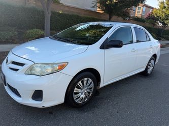 2011 Toyota Corolla LE Sedan 🚘