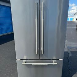 JennAir - RISE 21.9 Cu. Ft. French Door Counter-Depth Refrigerator with Gourmet Bay drawer and TriSe