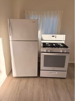 Whirlpool fridge and stove bundle