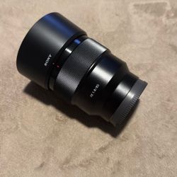 Sony 85 mm f/1.8